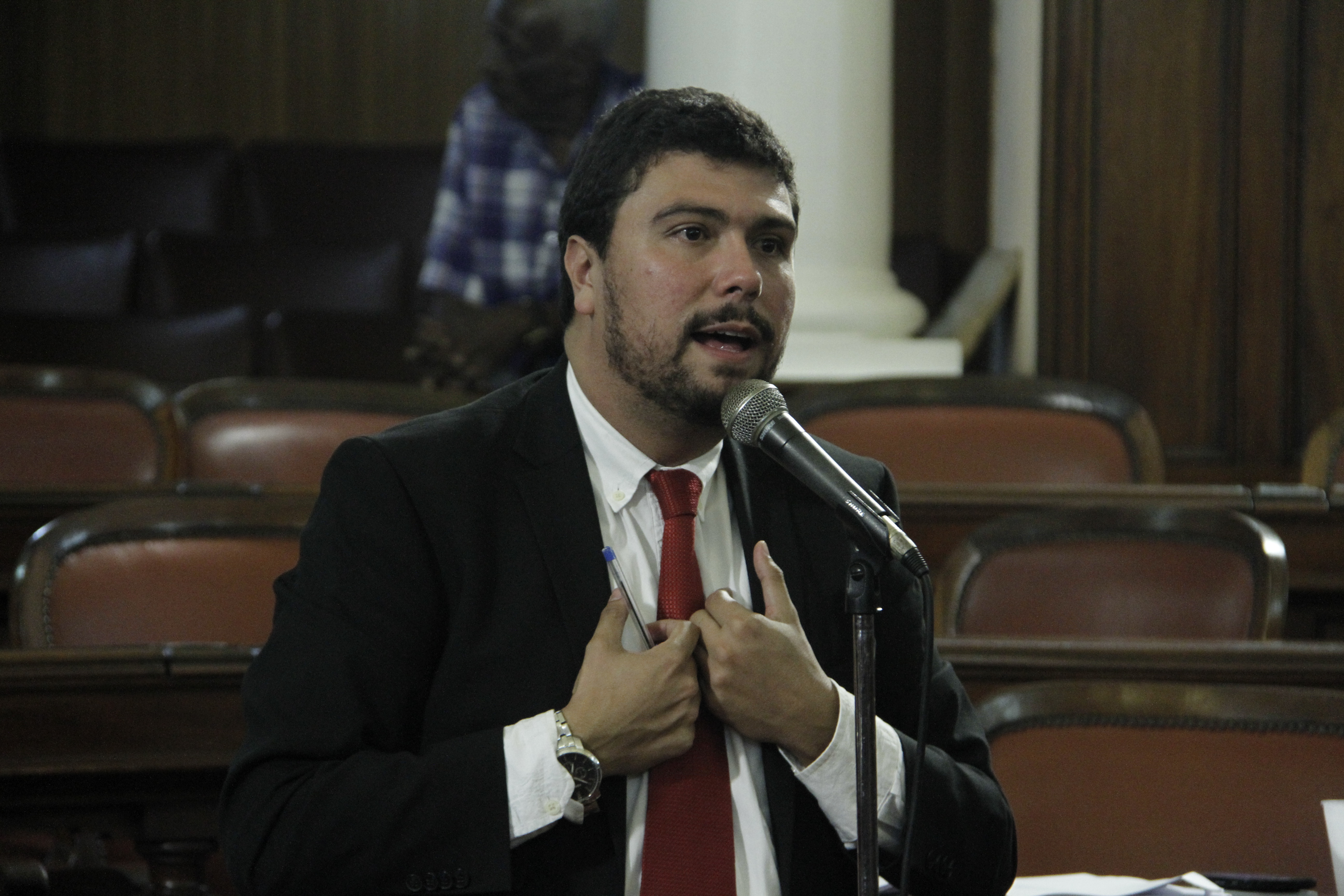 Vereador Bruno Lessa defende seu voto contrário à criação de mais uma secretaria