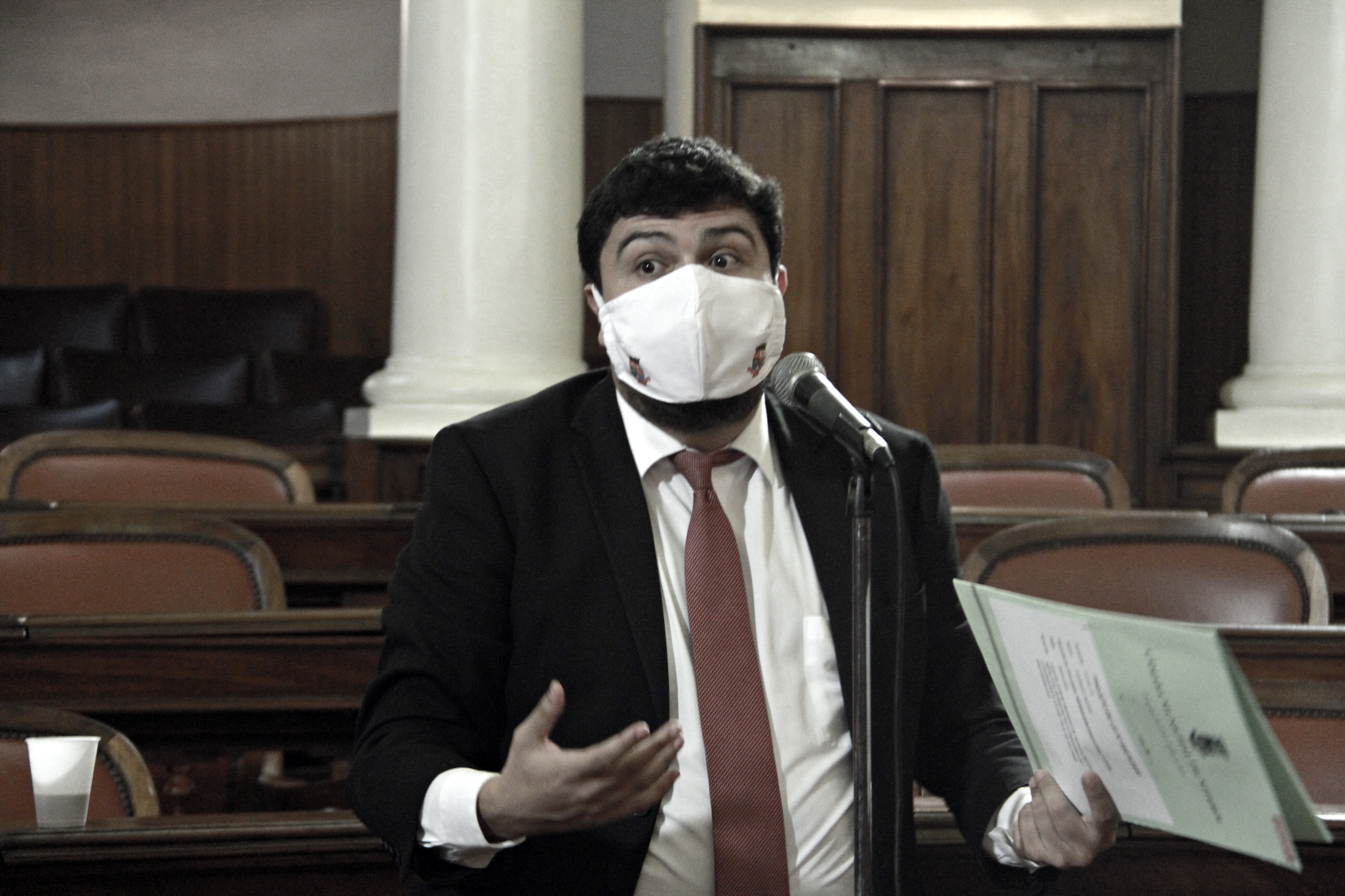 Bruno Lessa discursa em votação que concedeu ajuda para motoristas de aplicativos durante crise do coronavírus (Foto Sergio Gomes / CMN)
