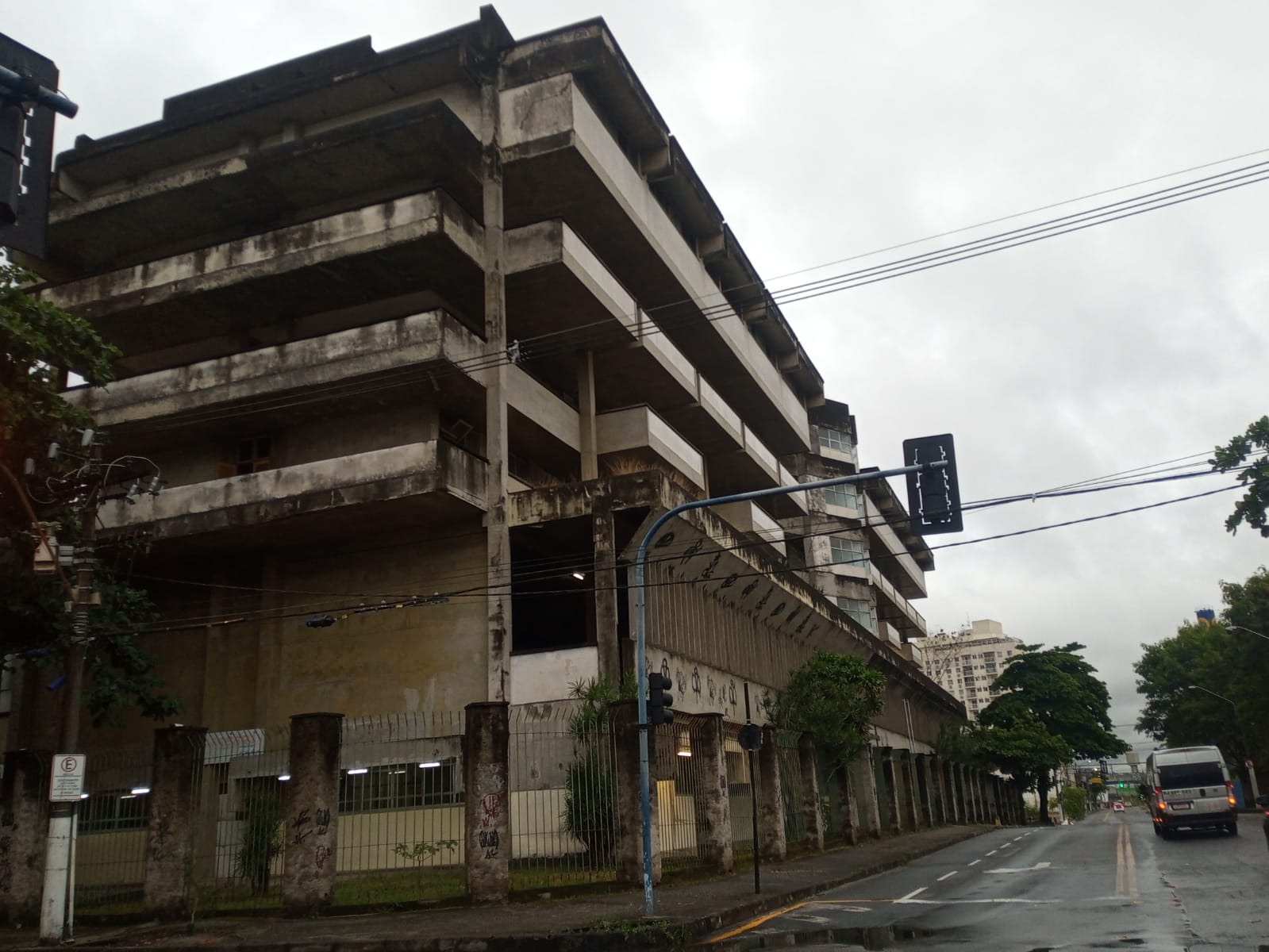 Prédio do Iaserj viraria um grande centro de especialidades médicas, propõe Bruno Lessa